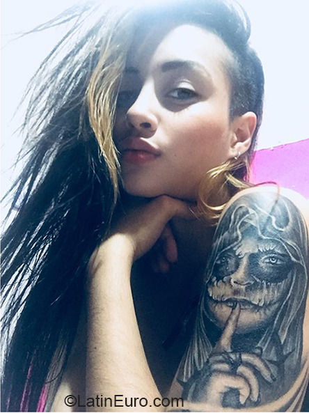 Date this voluptuous Colombia girl Melany from Cali CO23930