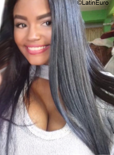 Date this good-looking Venezuela girl Genesis from Caracas VE1656