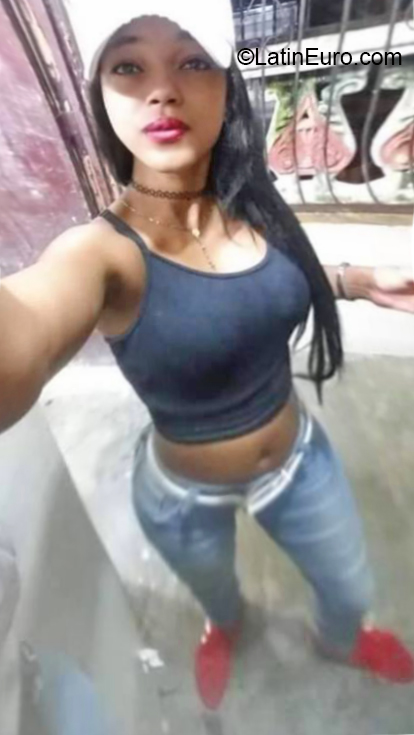 Date this happy Dominican Republic girl Stefany from Santiago DO32631