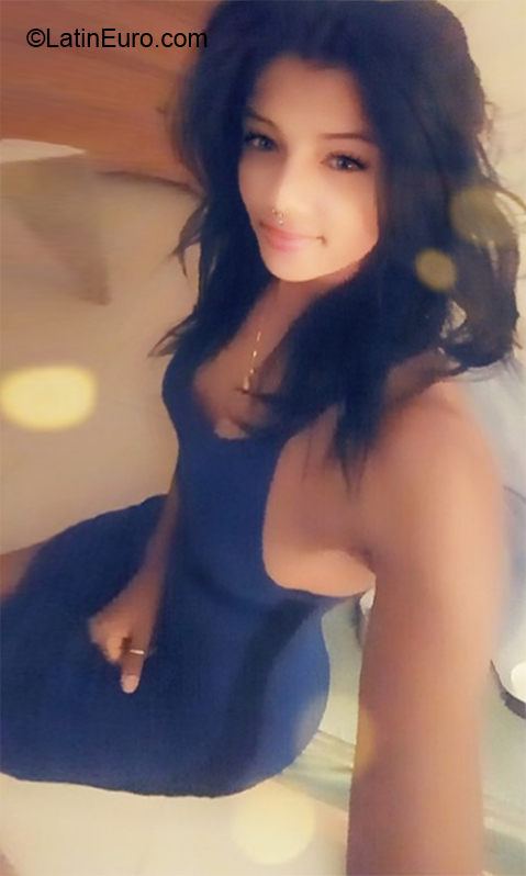Date this beautiful Dominican Republic girl Flakita from Santo Domingo DO32648