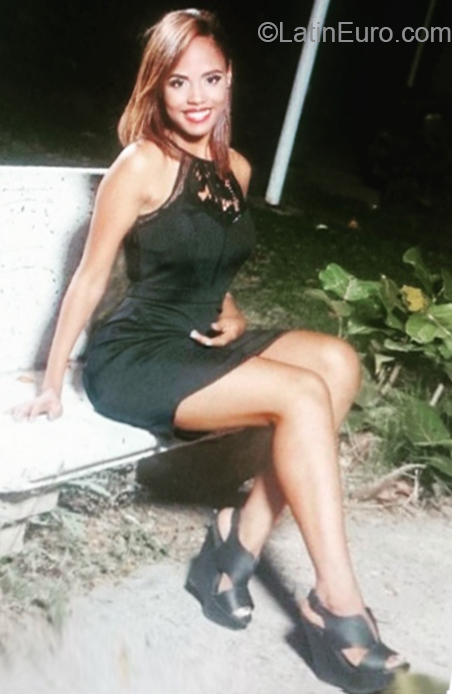 Date this hard body Dominican Republic girl Elizabeth from Santiago DO32671