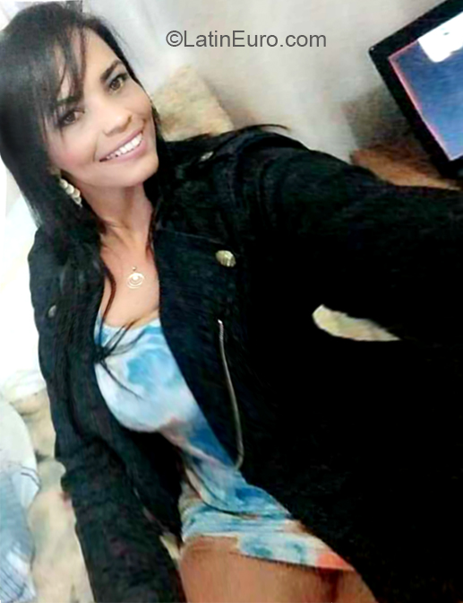 Date this hot Brazil girl DEBORA from Caraguatatuba BR10578