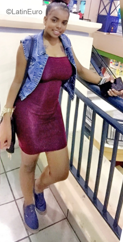 Date this tall Dominican Republic girl Ariana from Santo Domingo DO32686