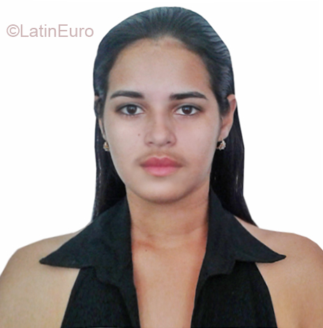 Date this hot Cuba girl Zuli from Havana CU325