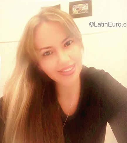 Date this pretty Colombia girl Andrea from Medellin CO24000