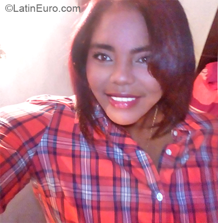 Date this foxy Colombia girl Karen from Cali CO24012