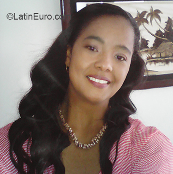 Date this voluptuous Colombia girl Adriana from Bogota CO24014