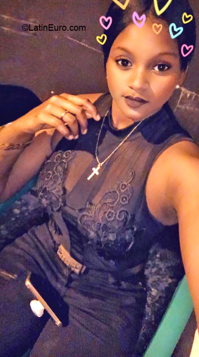 Date this tall Dominican Republic girl Charina from Santo Domingo DO32724