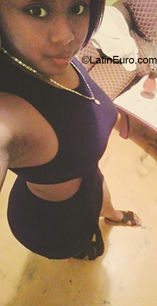 Date this fun Dominican Republic girl Darlinia from Santo Domingo DO32725