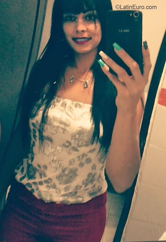 Date this nice looking Venezuela girl Greisi from Acarigua VE1881
