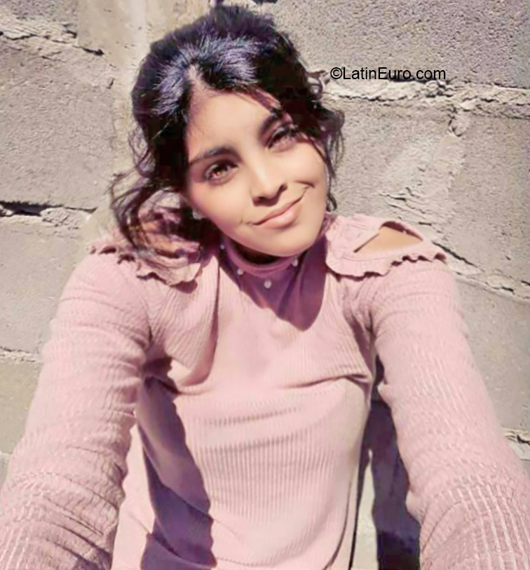 Date this attractive Argentina girl Rocio from Maria Grande AR139