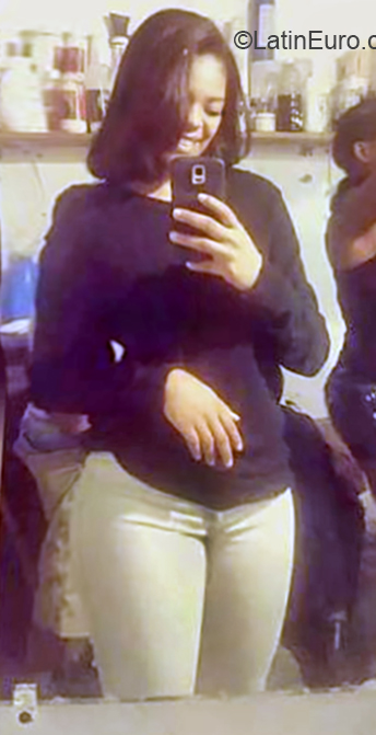 Date this sensual Dominican Republic girl Nicaury from Santo Domingo DO32743