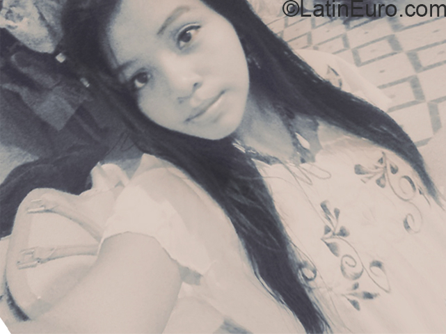 Date this pretty Venezuela girl Erlinda from Merida VE1724