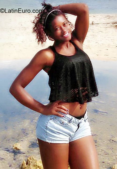 Date this funny Dominican Republic girl Yocelyne from Santo Domingo DO32764