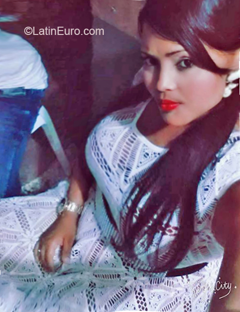 Date this georgeous Dominican Republic girl Rocio from Santo Domingo DO32787
