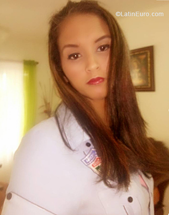 Date this passionate United States girl Mariel from Miami US19416