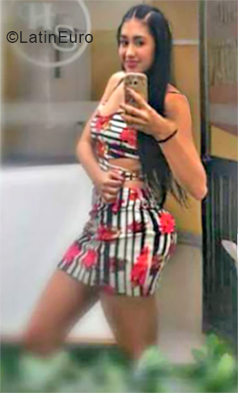 Date this tall Colombia girl Yekia from Villavo CO24071