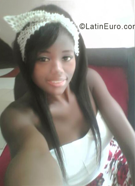 Date this pretty Colombia girl Luz from Cali CO24076
