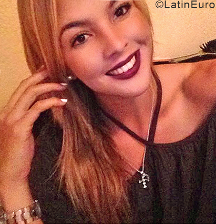 Date this funny Venezuela girl Anais from Valencia VE1756