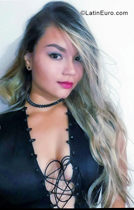 Date this attractive Colombia girl Alejandra from Villavicencio CO24078