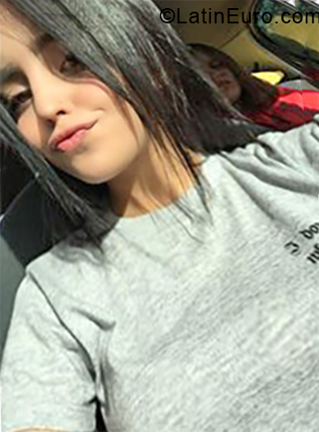 Date this foxy Venezuela girl Karla from Caracas VE1758