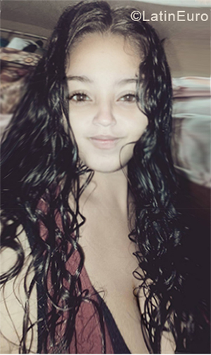 Date this sensual Venezuela girl Adriana from Catia La Mar VE1763