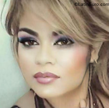 Date this attractive Colombia girl Maria from Medellin CO24110