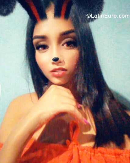 Date this cute Venezuela girl Nahomi from Cumana VE1774