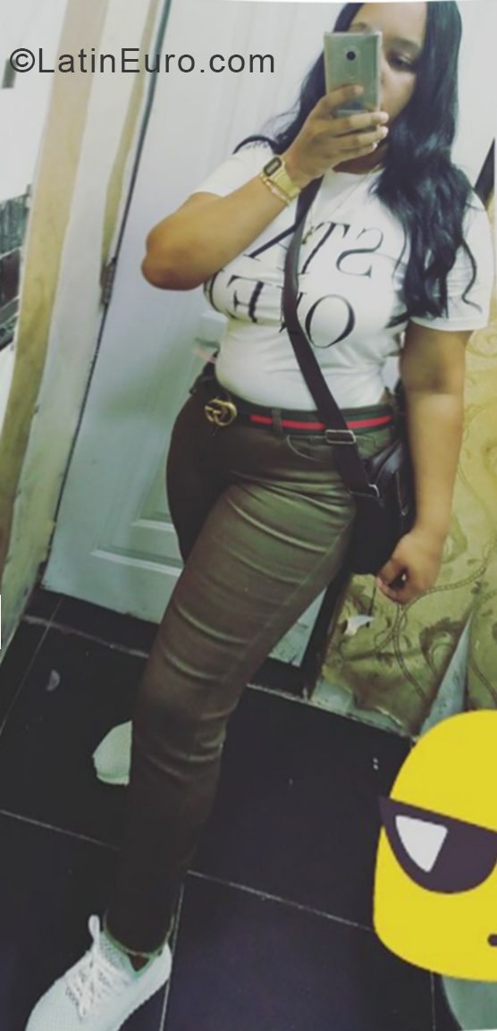 Date this athletic Dominican Republic girl Laura from Santo Domingo DO32866