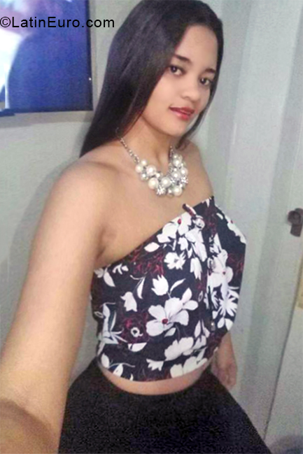 Date this georgeous Dominican Republic girl Minoska from Santo Domingo DO32875