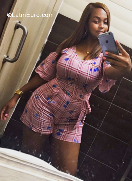 Date this happy Dominican Republic girl Katherine from Santo Domingo DO32905