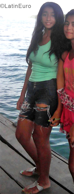 Date this voluptuous Colombia girl Raquel from Armenia CO24146