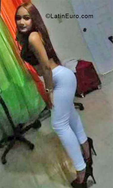 Date this beautiful Dominican Republic girl Adriana from Santo Domingo DO32915