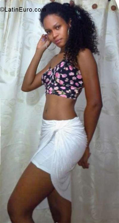 Date this georgeous Colombia girl Dina from Cartagena CO24160