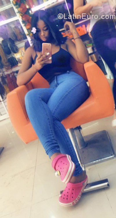 Date this hard body Dominican Republic girl Mia from Santo Domingo DO32955