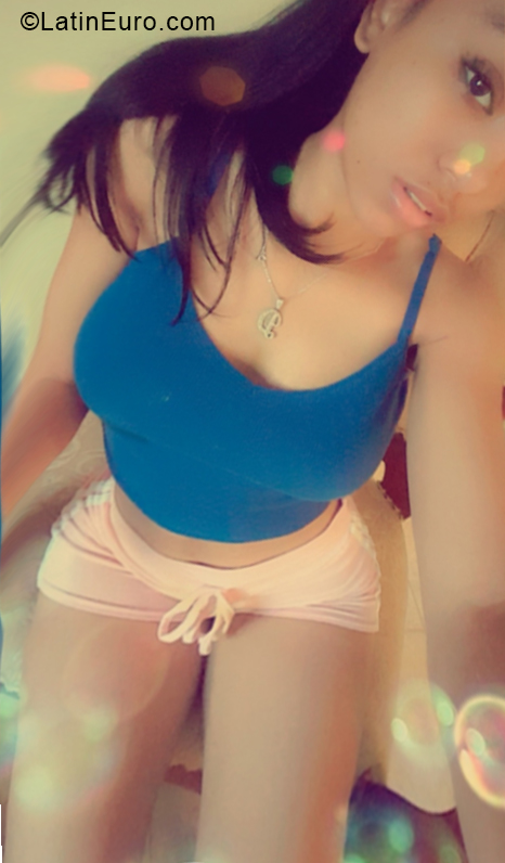Date this foxy Dominican Republic girl Dariana from Santiago DO32960