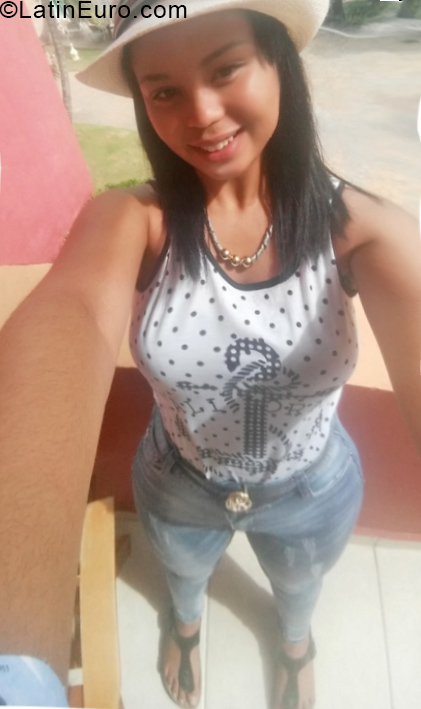 Date this nice looking Dominican Republic girl Susana perez from Santo Domingo DO32976
