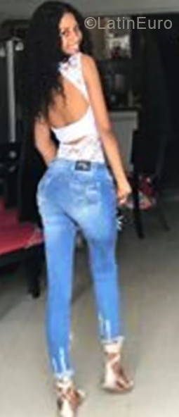 Date this happy Colombia girl Marian from Buenaventura CO24215