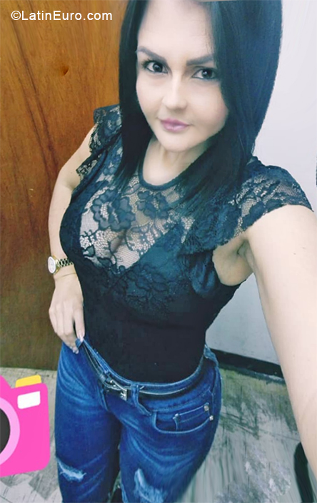 Date this fun Venezuela girl Nubia from Caracas VE1823