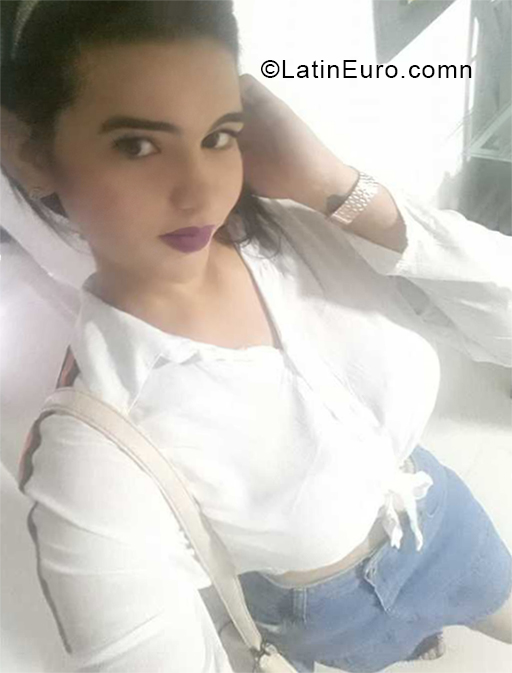 Date this young Colombia girl Daniela from Barranquilla CO25159