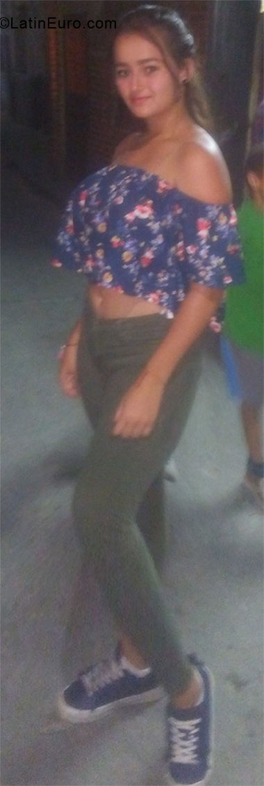 Date this sultry Venezuela girl Alejandra from Caracas VE1834