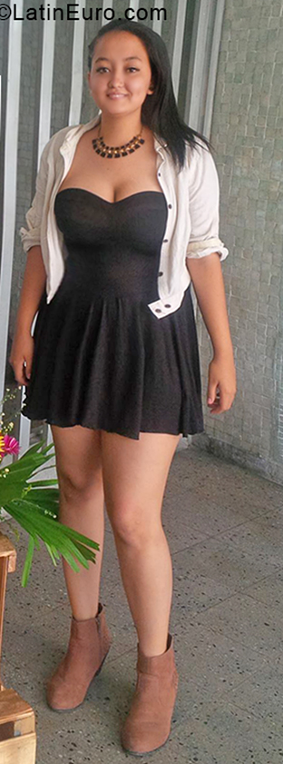 Date this sensual Colombia girl Dayana from Medellin CO24915