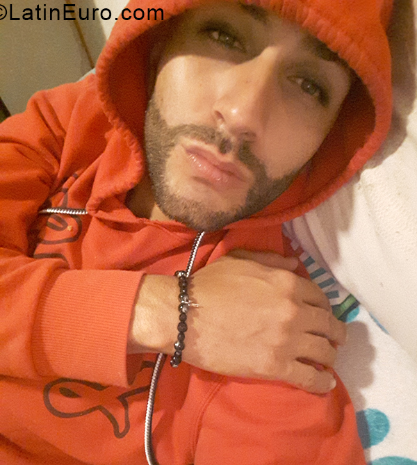 Date this hard body Colombia man Juan from Medellin CO24283