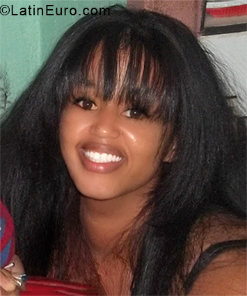 Date this sultry Cuba girl Aridni from La Habana CU369