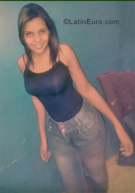 Date this delightful Venezuela girl Ariana from Maraciabo VE1947