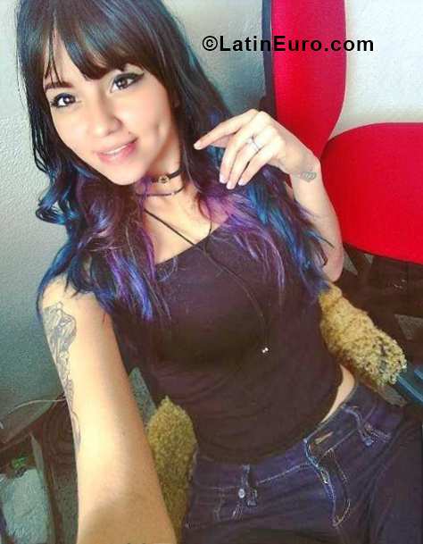 Date this pretty Colombia girl Linet from Bogota CO24345