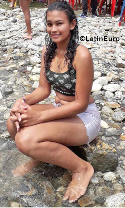 Date this stunning Colombia girl Maria from Barranquilla CO24353