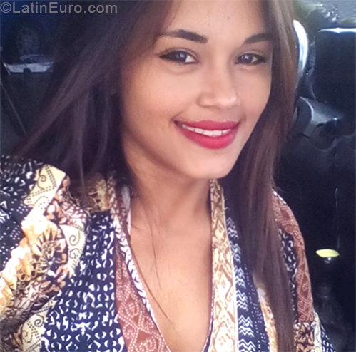 Date this nice looking Venezuela girl Orlina from Merida VE1873