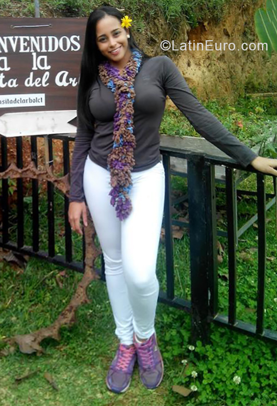 Date this lovely Venezuela girl Kathelyn from Caracas VE1882