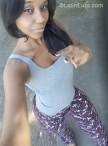 Date this beautiful Brazil girl Clia from Goias BR10665